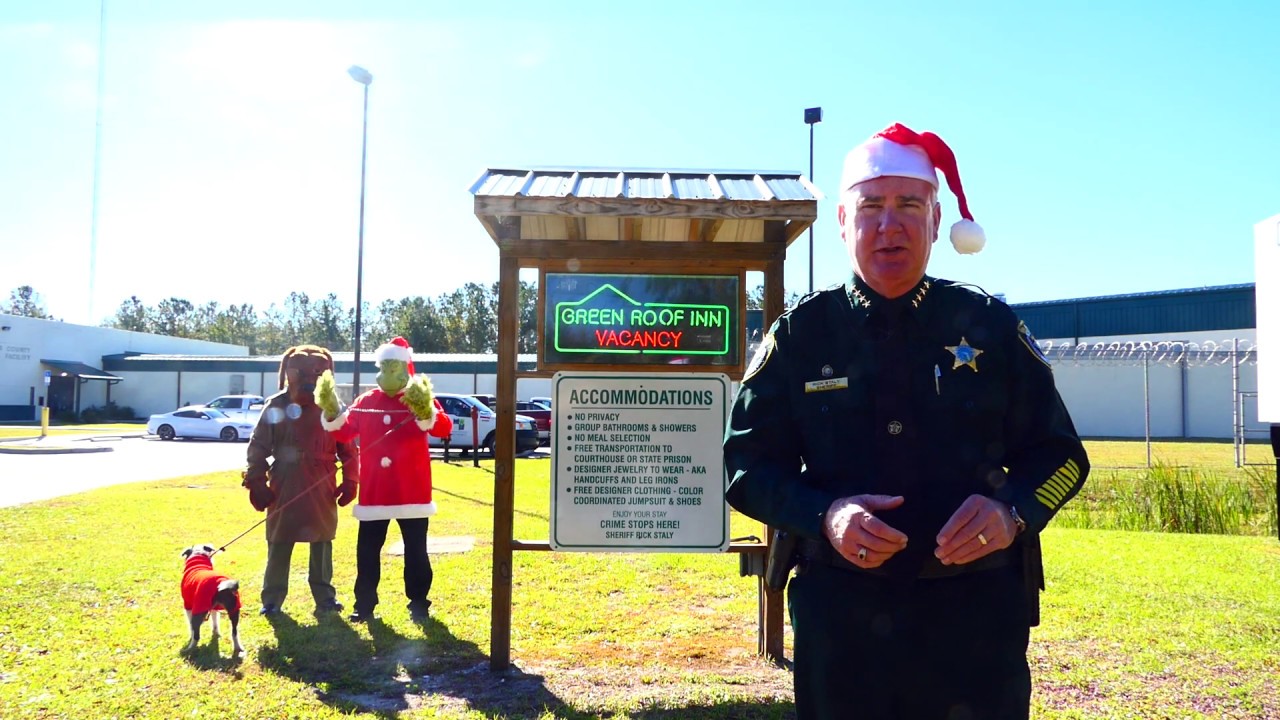 Help the Grinch complete his community service!