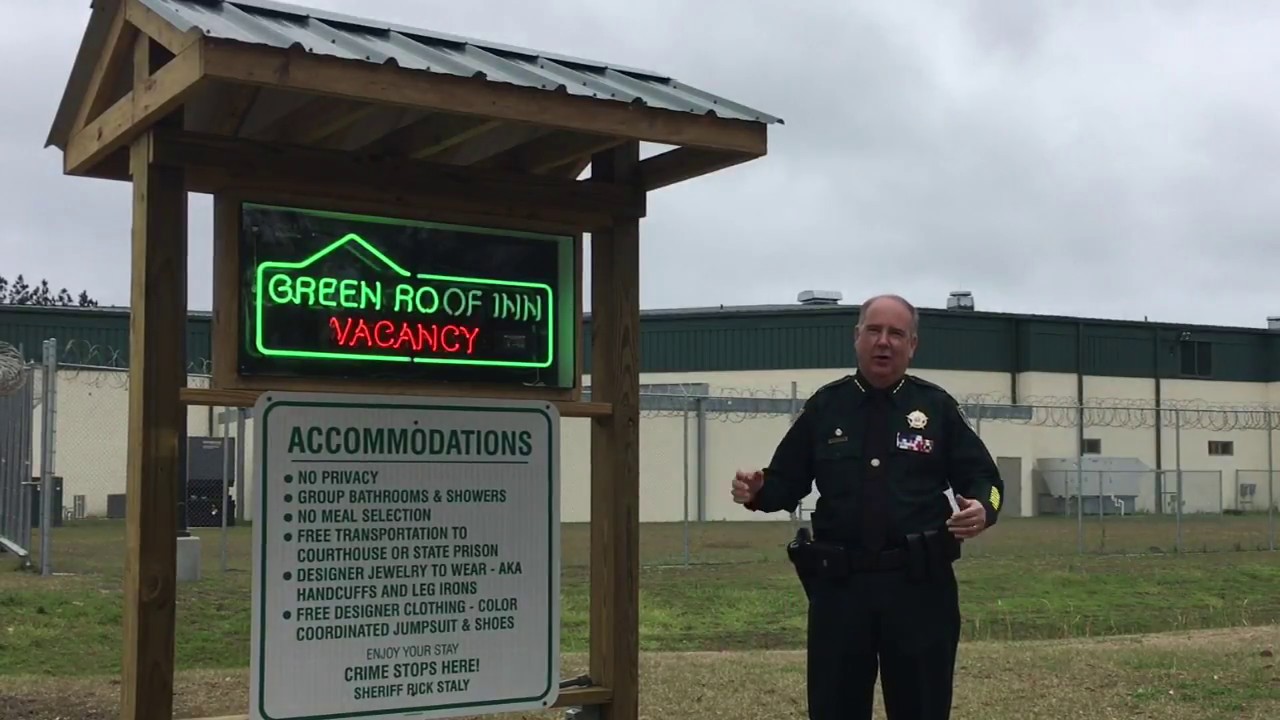 Green Roof Inn Signs